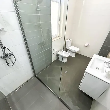 Penthouse 696 Apartment *