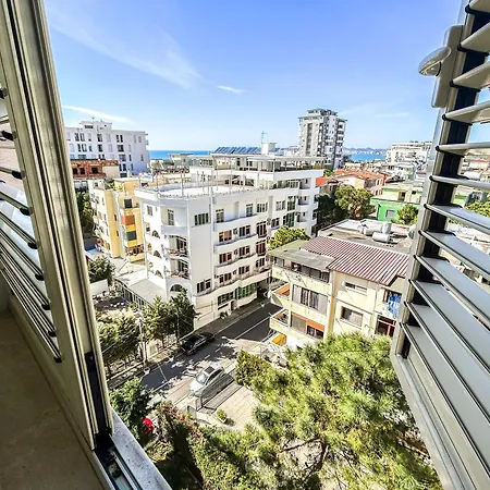 Penthouse 696 Apartment