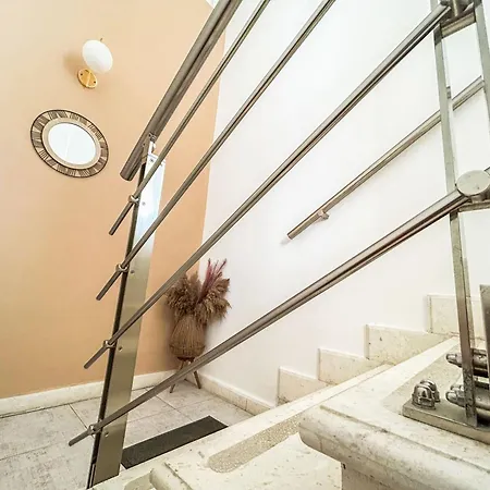 Penthouse 696