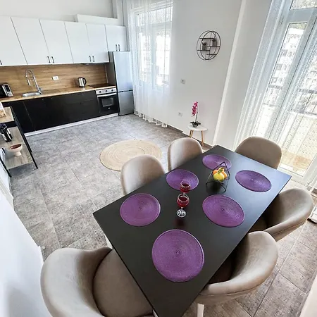 Penthouse 696 Apartment *